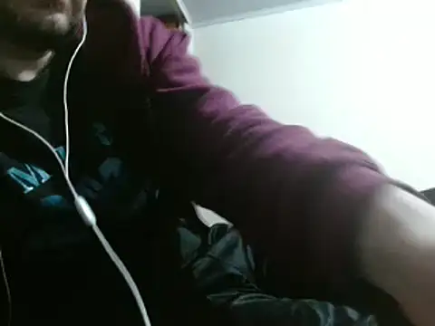 Snapshot of camiloking1720 chatting on February 19, 9:36 pm camiloking1720 online show from February 19, 9:36 pm