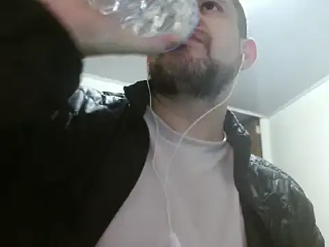 Snapshot of camiloking1720 chatting on February 22, 10:31 pm camiloking1720 online show from February 22, 10:31 pm