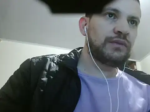 Snapshot of camiloking1720 chatting on February 23, 7:28 pm camiloking1720 online show from February 23, 7:28 pm