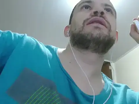 Snapshot of camiloking1720 chatting on February 28, 11:34 pm camiloking1720 online show from February 28, 11:34 pm