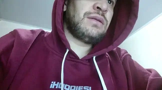 Snapshot of camiloking1720 chatting on March 13, 11:05 pm camiloking1720 online show from March 13, 11:05 pm