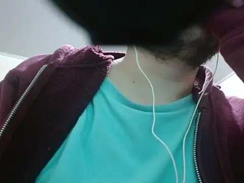 Snapshot of camiloking1720 chatting on December 20, 12:40 am camiloking1720 online show from December 20, 12:40 am