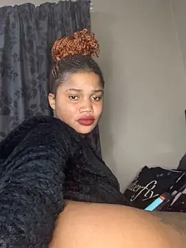 Snapshot of cardibabe chatting on October 6, 10:18 pm cardibabe online show from October 6, 10:18 pm