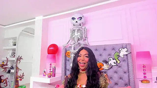 Snapshot of HaileeRoberts chatting on October 18, 12:50 pm HaileeRoberts online show from October 18, 12:50 pm