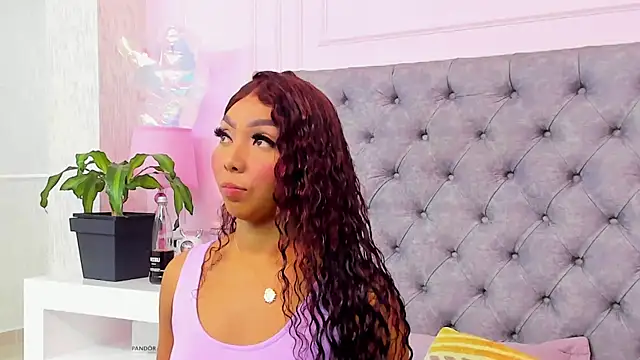 Snapshot of HaileeRoberts chatting on July 21, 12:40 pm HaileeRoberts online show from July 21, 12:40 pm