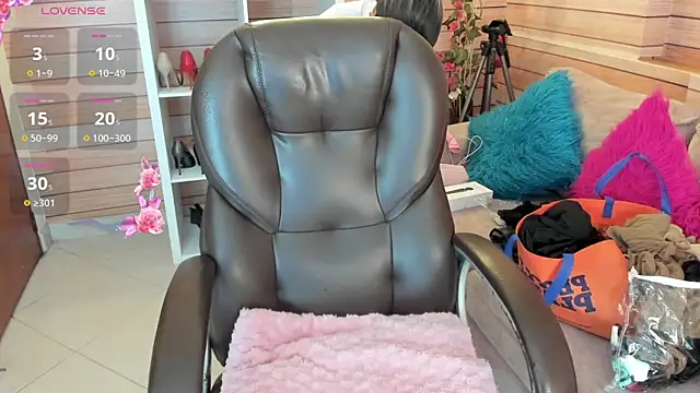 Victoria collins 1 online show from April 28, 11:15 am