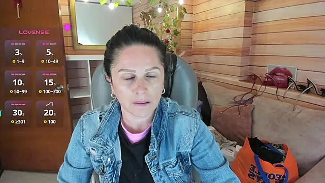 Victoria collins 1 online show from July 9, 10:08 am