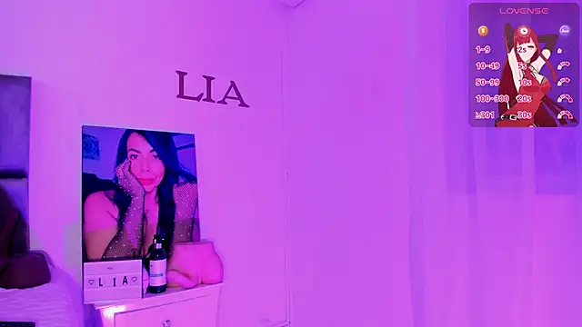 Lia johnsonn online show from October 15, 12:05 pm