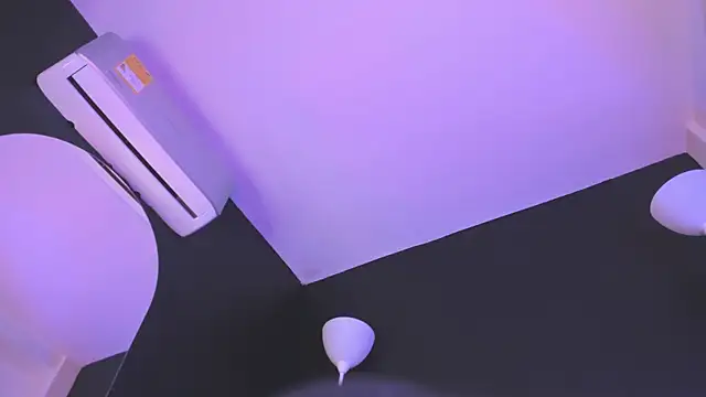 Snapshot of ALICEPOIXXXON chatting on March 15, 8:15 am ALICEPOIXXXON online show from March 15, 8:15 am