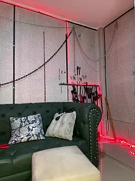 Snapshot of yey_bdsm chatting on March 21, 1:02 am yey bdsm online show from March 21, 1:02 am