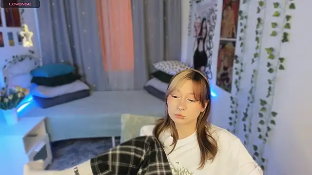 SaintGirl online show from January 14, 6:38 pm