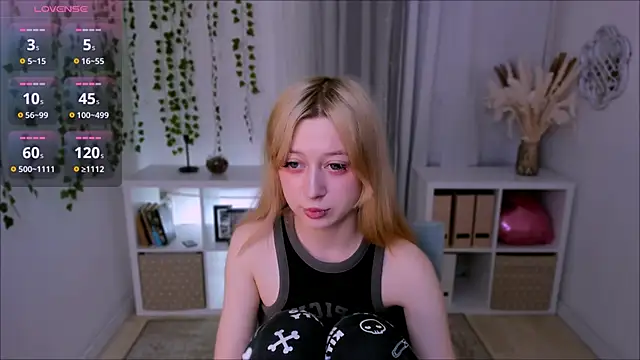SaintGirl online show from February 21, 10:39 am