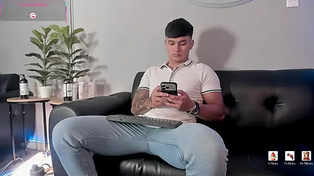 Snapshot of Cristopher_strong chatting on July 23, 1:53 pm Cristopher strong online show from July 23, 1:53 pm