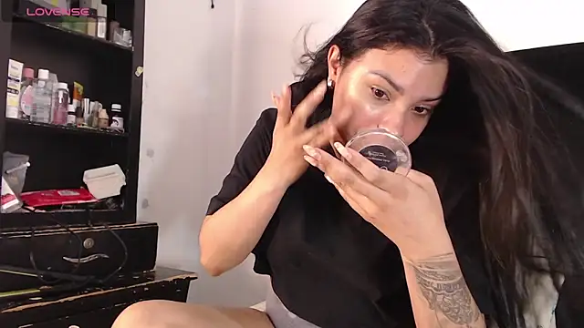 Snapshot of lolaa_staars chatting on January 25, 10:39 pm lolaa staars online show from January 25, 10:39 pm