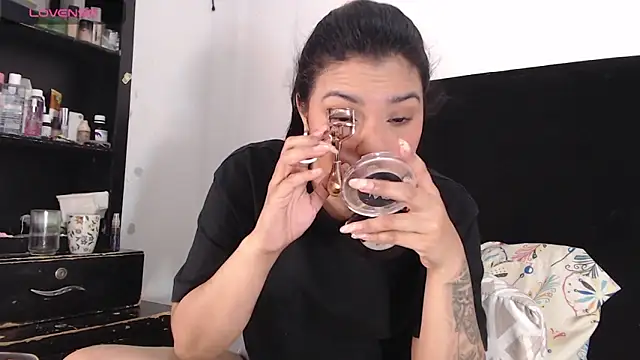 Snapshot of lolaa_staars chatting on January 26, 1:41 am lolaa staars online show from January 26, 1:41 am