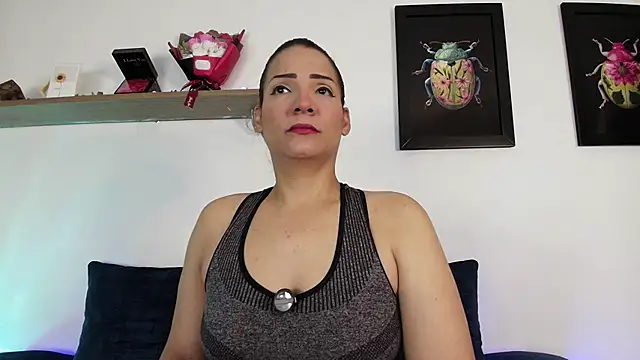 Elliee  online show from June 12, 12:04 pm