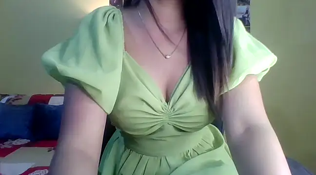 Snapshot of Nicole-wallace chatting on February 3, 1:30 pm Nicole-wallace online show from February 3, 1:30 pm