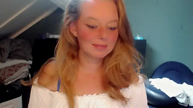 Snapshot of roxanna24 chatting on July 7, 10:19 am roxanna24 online show from July 7, 10:19 am
