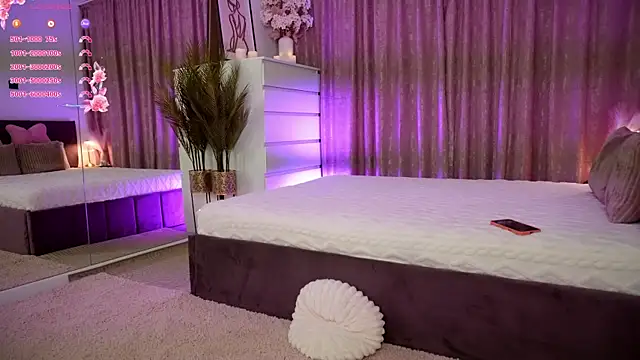 Snapshot of EmilyHudsson_1 chatting on July 15, 5:40 pm EmilyHudsson 1 online show from July 15, 5:40 pm