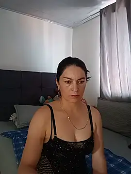 renata hot1 online show from August 4, 8:33 pm