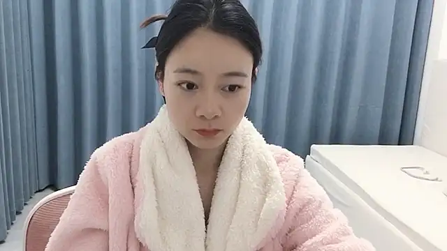 Snapshot of amy-jini chatting on December 24, 12:44 pm amy-jini online show from December 24, 12:44 pm