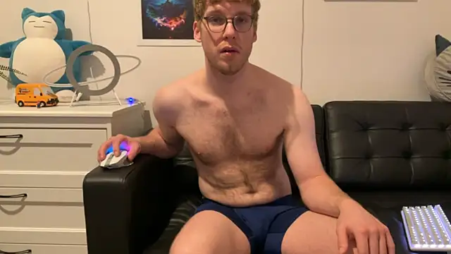 BlueEyedTallGuy94 online show from December 9, 11:45 pm