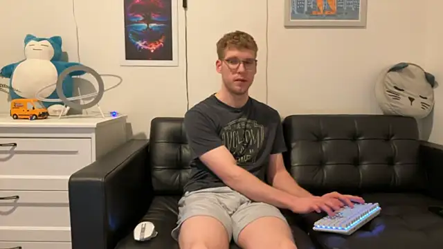 BlueEyedTallGuy94 online show from December 31, 1:57 am