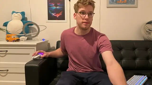 BlueEyedTallGuy94 online show from January 1, 2:41 am