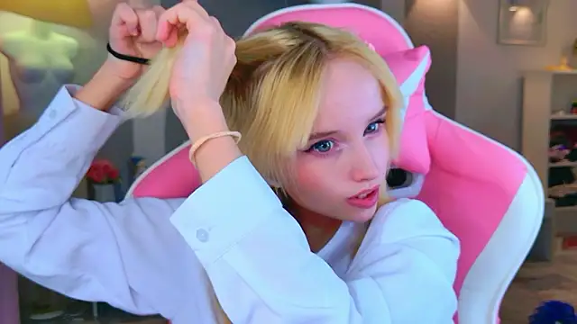 b4by LoL1 online show from February 13, 12:23 pm