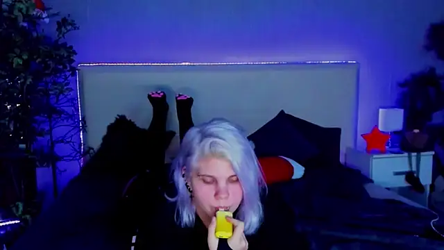 JoannLowe online show from January 6, 11:31 pm