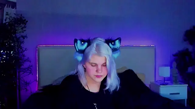 JoannLowe online show from January 30, 12:18 am