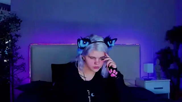 JoannLowe online show from February 1, 12:18 am