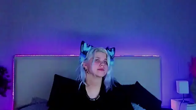 JoannLowe online show from February 15, 12:04 am