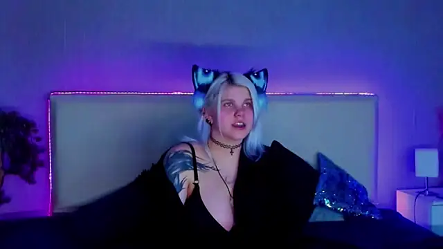 JoannLowe online show from February 21, 10:59 pm