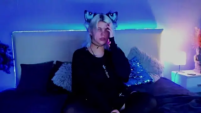 JoannLowe online show from March 12, 9:13 pm