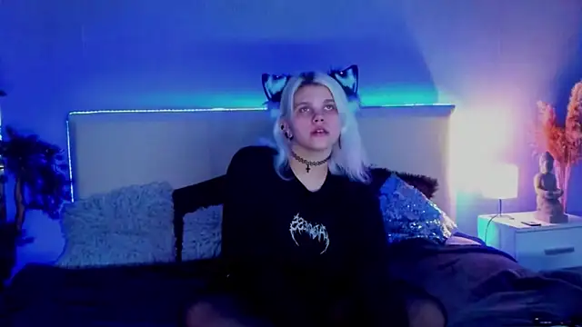 JoannLowe online show from March 17, 8:30 pm