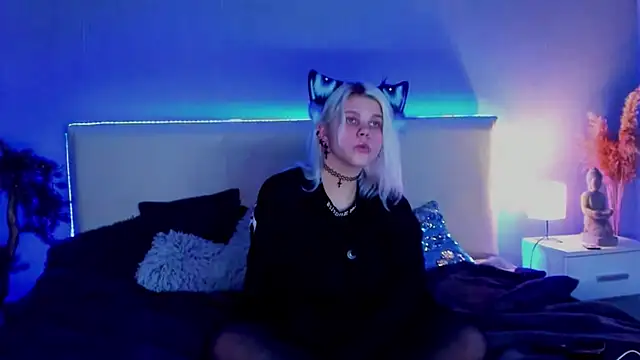 JoannLowe online show from March 19, 11:36 pm