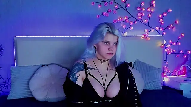 JoannLowe online show from September 19, 7:25 pm