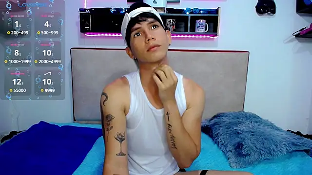 Snapshot of Tayson_Rivers chatting on March 4, 9:00 pm Tayson Rivers online show from March 4, 9:00 pm