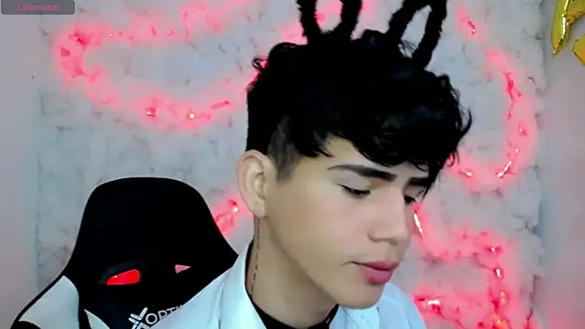 Snapshot of Tayson_Rivers chatting on October 2, 12:23 pm Tayson Rivers online show from October 2, 12:23 pm