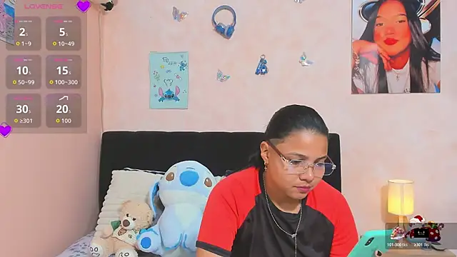 Snapshot of sara_mendez2 chatting on May 14, 12:06 am sara mendez2 online show from May 14, 12:06 am