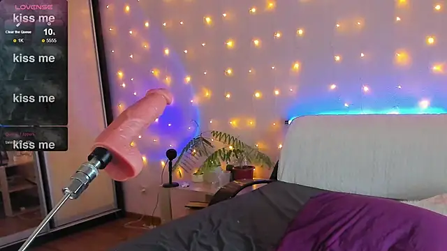 Snapshot of May_Flower chatting on December 13, 6:16 pm May Flower online show from December 13, 6:16 pm