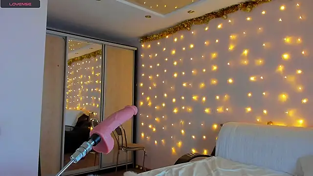 Snapshot of May_Flower chatting on December 23, 1:03 pm May Flower online show from December 23, 1:03 pm