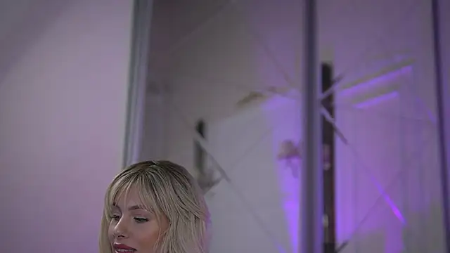 Snapshot of AdelineKing chatting on March 3, 3:08 am AdelineKing online show from March 3, 3:08 am