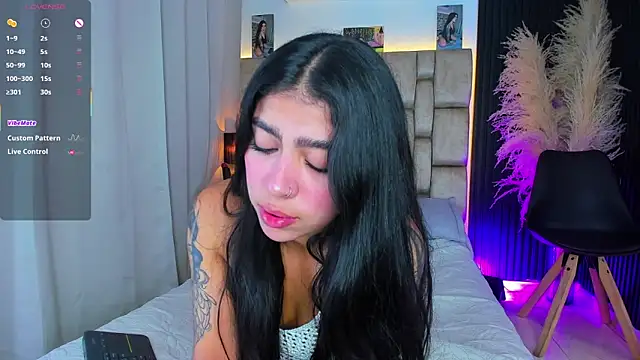 Snapshot of little_sophie18 chatting on June 8, 8:09 pm little sophie18 online show from June 8, 8:09 pm