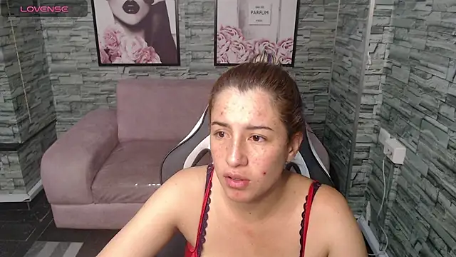 Snapshot of Valerie_b chatting on December 23, 12:41 pm Valerie b online show from December 23, 12:41 pm