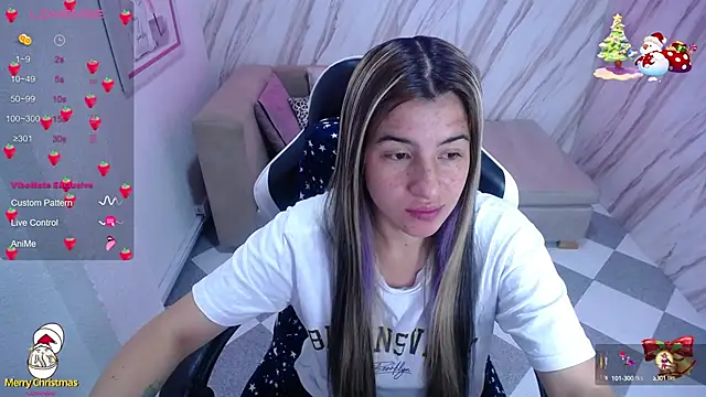 Snapshot of Valerie_b chatting on January 23, 2:55 am Valerie b online show from January 23, 2:55 am