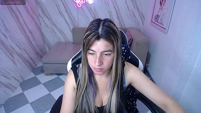 Snapshot of Valerie_b chatting on January 26, 3:06 am Valerie b online show from January 26, 3:06 am