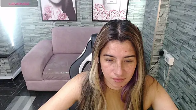 Snapshot of Valerie_b chatting on February 1, 3:08 am Valerie b online show from February 1, 3:08 am