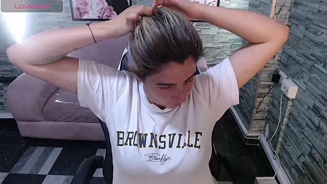 Snapshot of Valerie_b chatting on February 7, 9:47 am Valerie b online show from February 7, 9:47 am